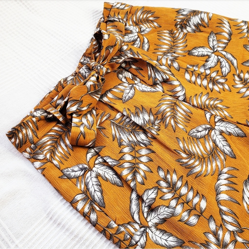 🚨END OF SUMMER SALE// Mustard yellow Floral pants - Picture 3 of 8